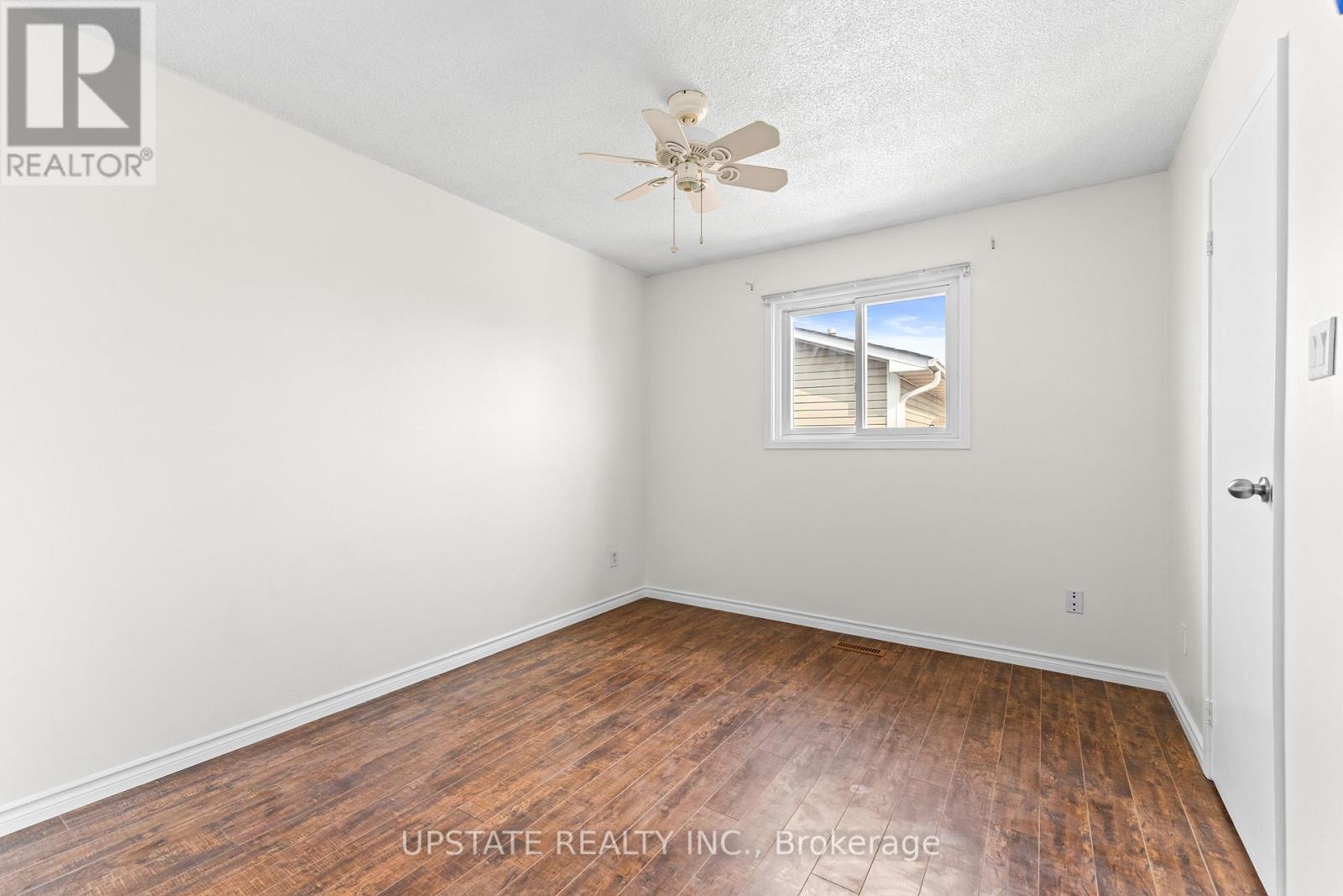 Photo 25 of 75 Winterfold Drive, Brampton ON