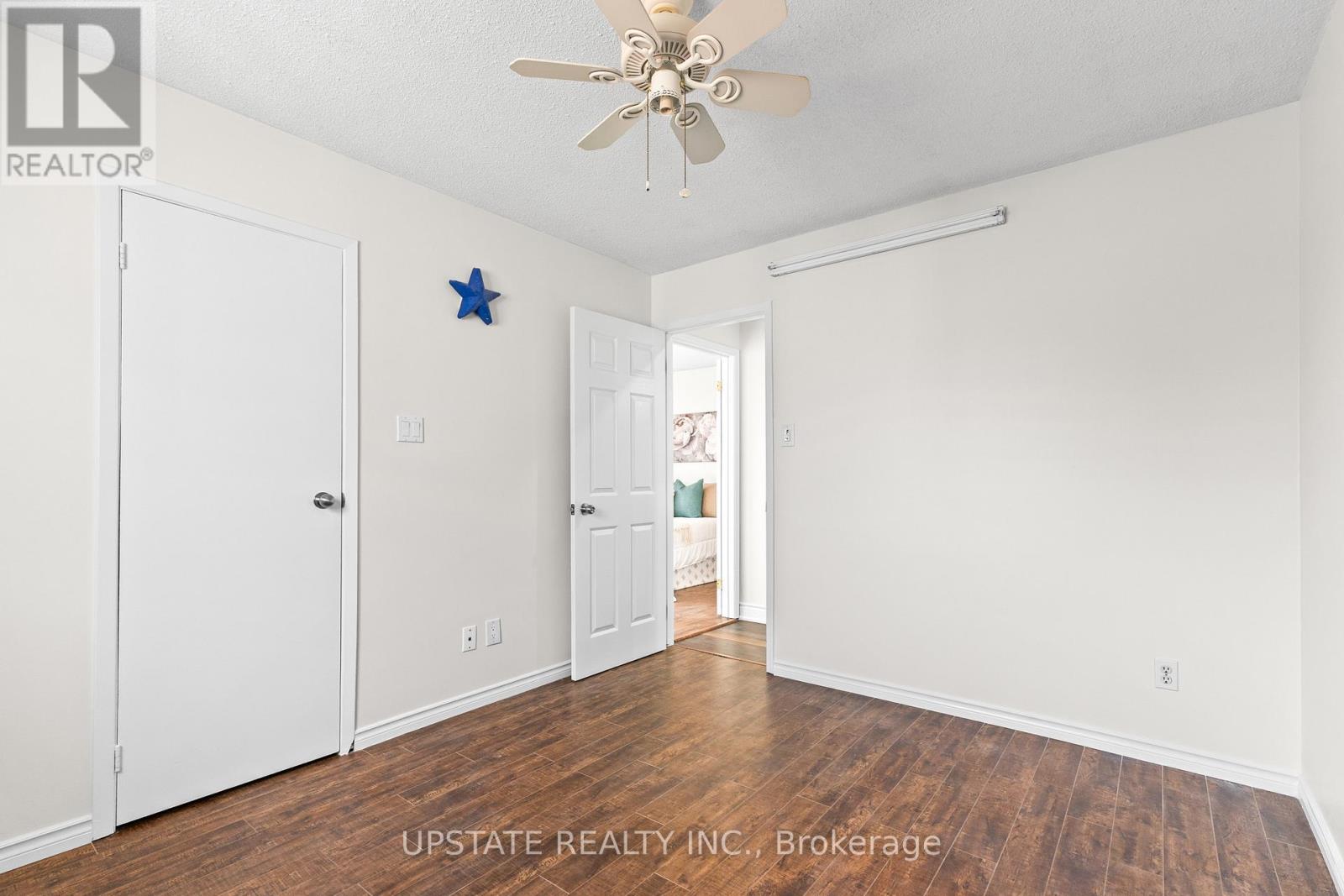 Photo 26 of 75 Winterfold Drive, Brampton ON