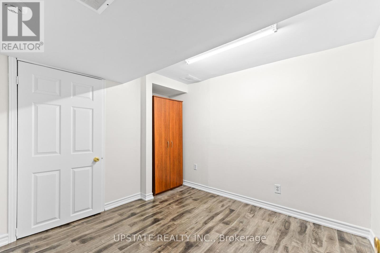 Photo 34 of 75 Winterfold Drive, Brampton ON
