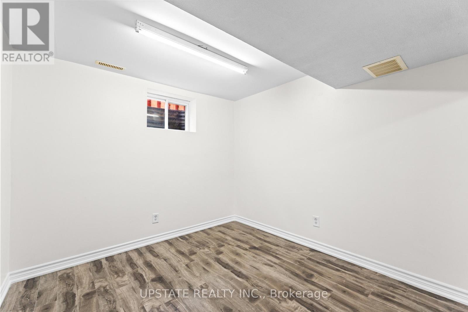 Photo 35 of 75 Winterfold Drive, Brampton ON