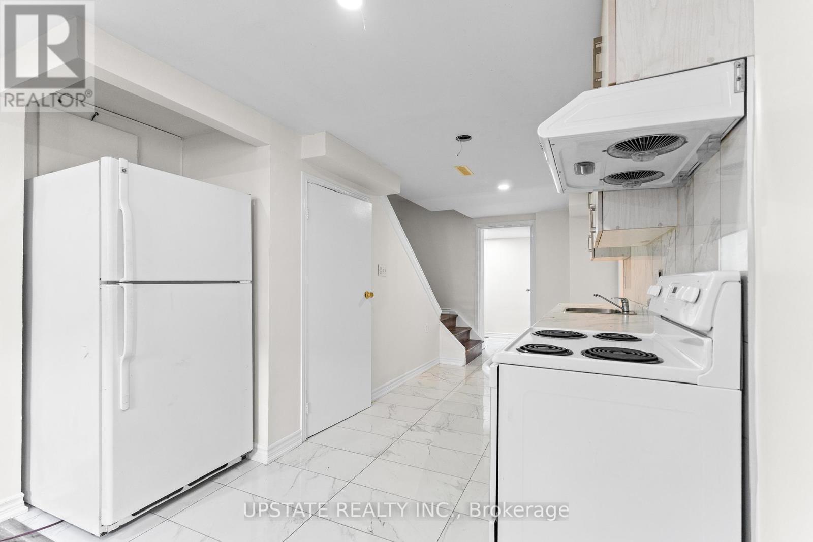 Photo 33 of 75 Winterfold Drive, Brampton ON