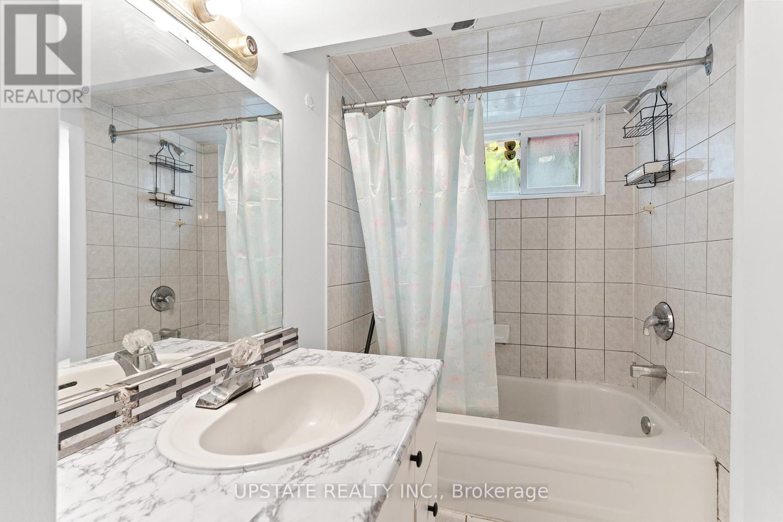 Photo 38 of 75 Winterfold Drive, Brampton ON