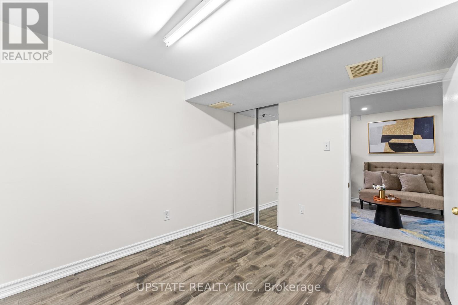 Photo 36 of 75 Winterfold Drive, Brampton ON
