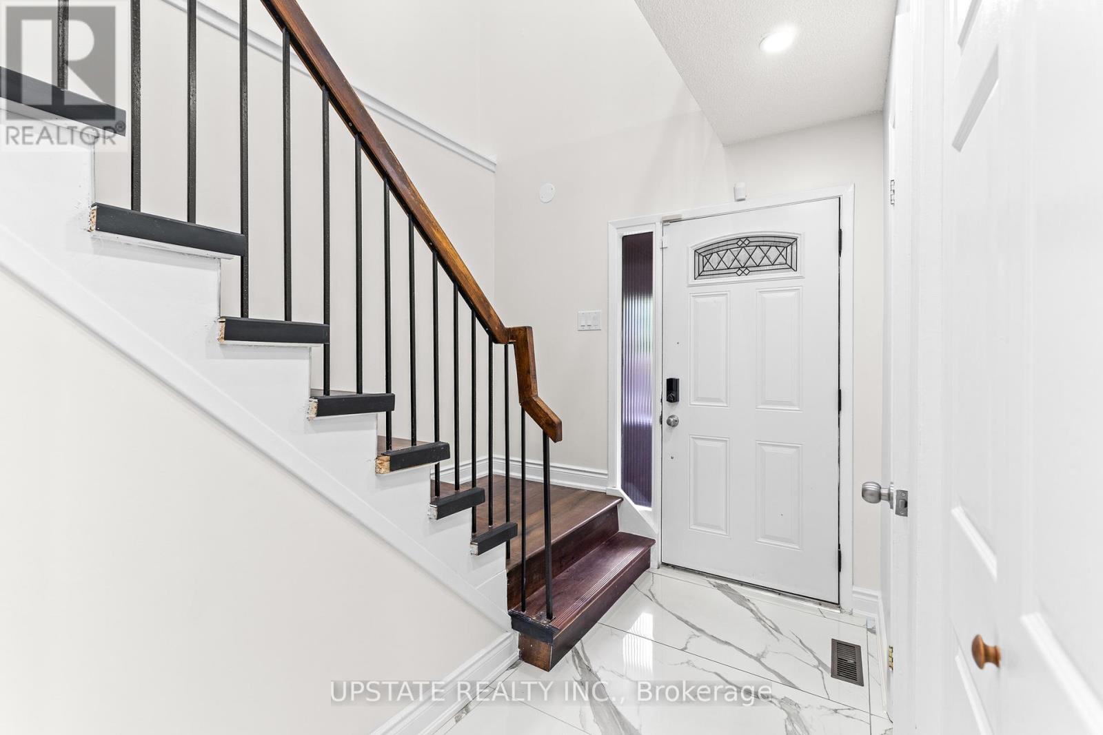 Photo 4 of 75 Winterfold Drive, Brampton ON