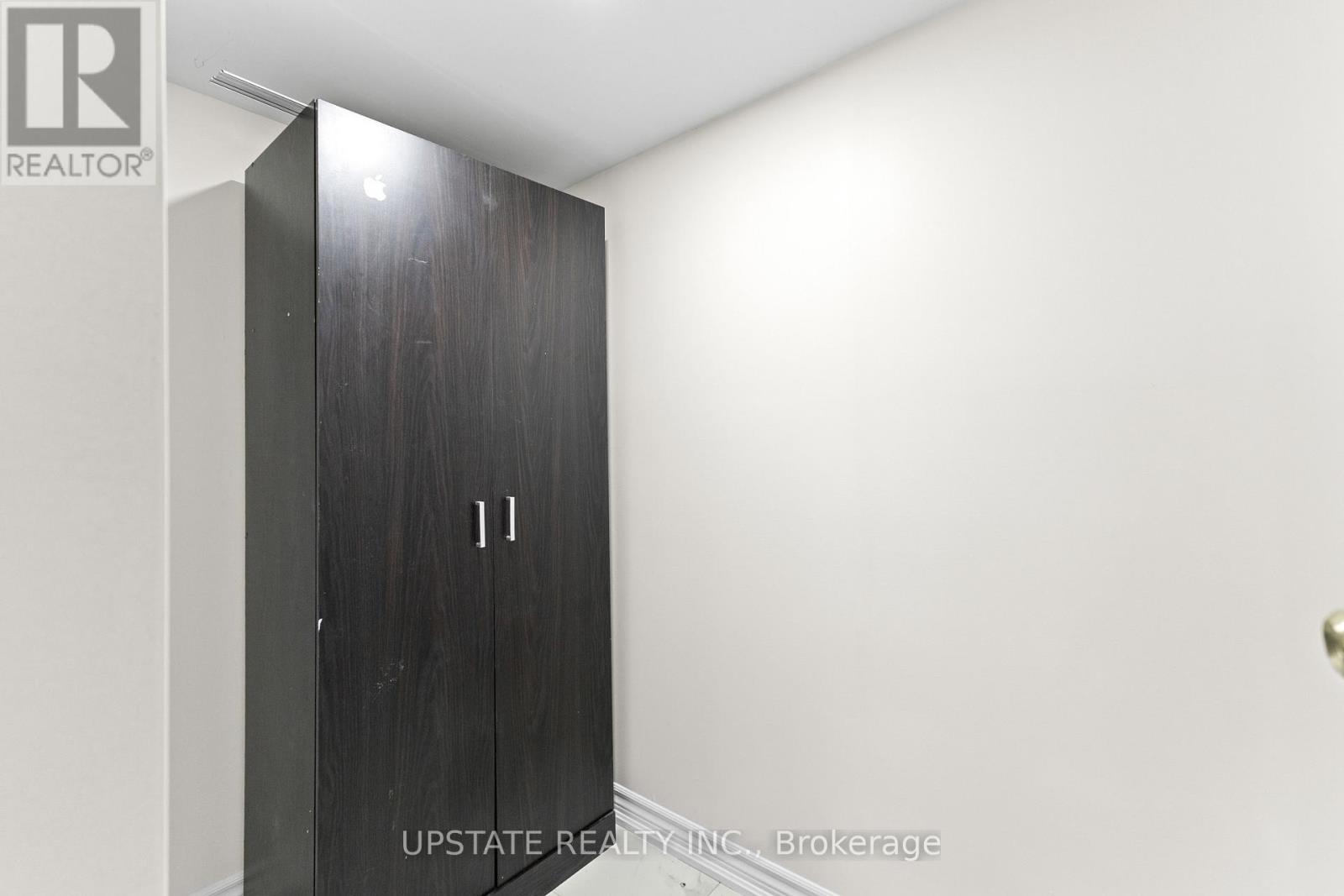Photo 37 of 75 Winterfold Drive, Brampton ON