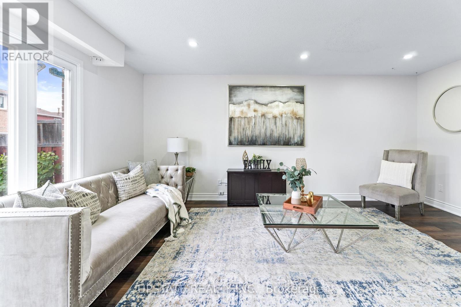Photo 7 of 75 Winterfold Drive, Brampton ON