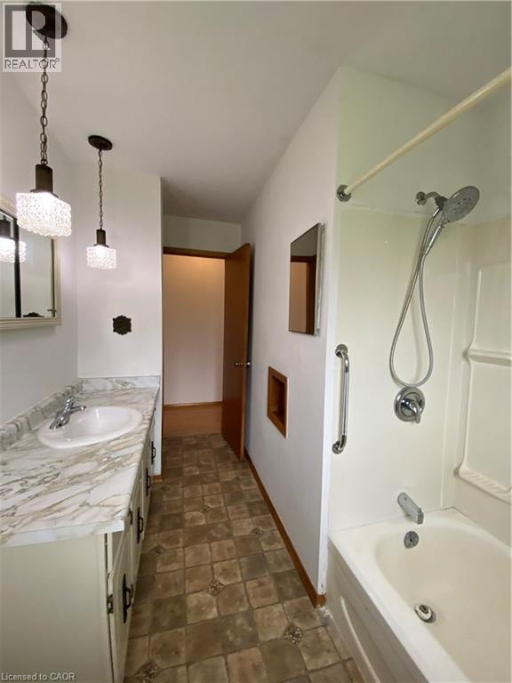 Photo 11 of 277 Pottruff Road, Paris ON