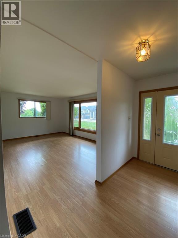 Photo 4 of 277 Pottruff Road, Paris ON