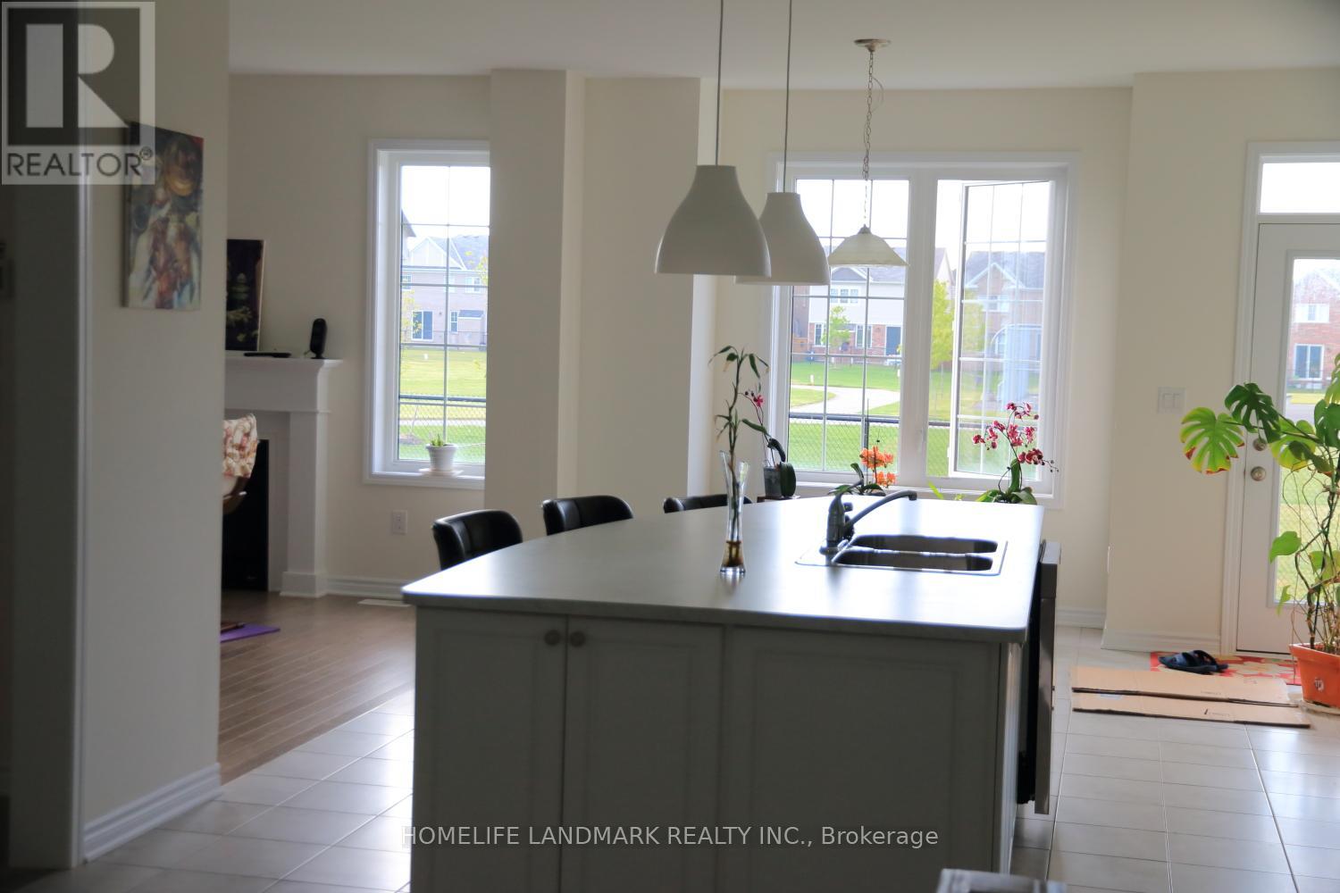 Photo 5 of 36 Celano Drive, Hamilton ON