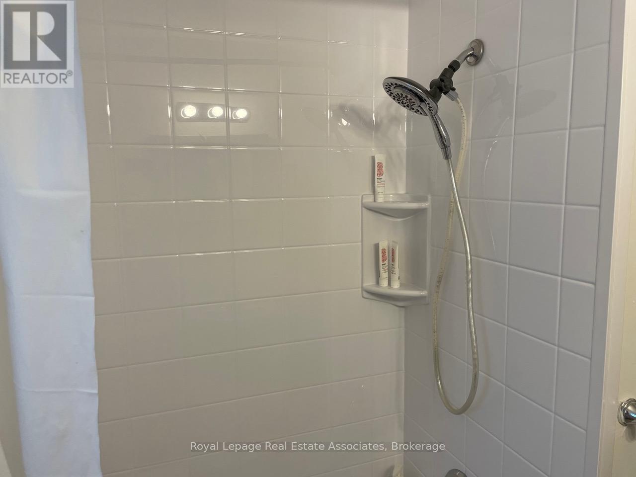 Photo 11 of 43 Broadview Avenue, Mississauga ON