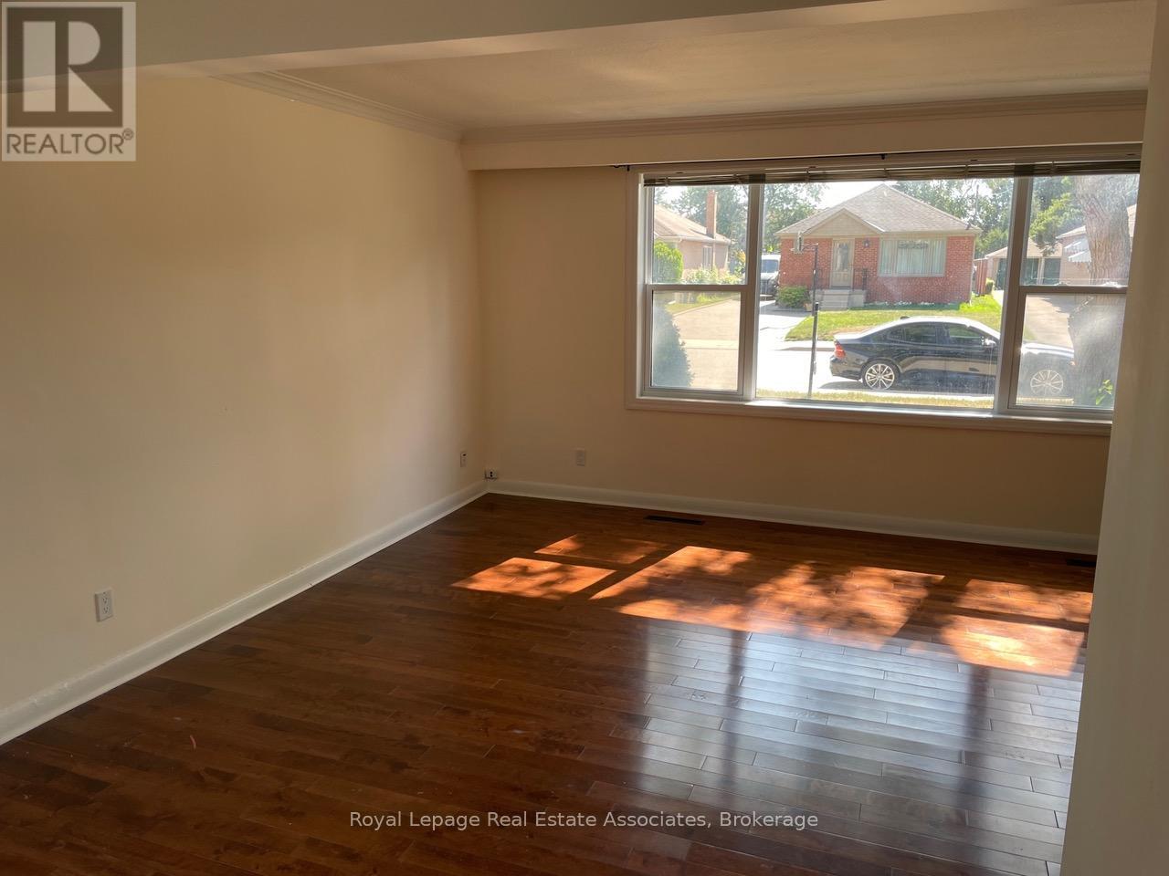 Photo 16 of 43 Broadview Avenue, Mississauga ON
