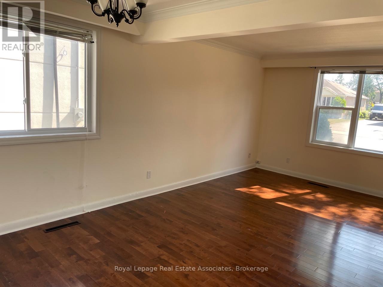 Photo 18 of 43 Broadview Avenue, Mississauga ON