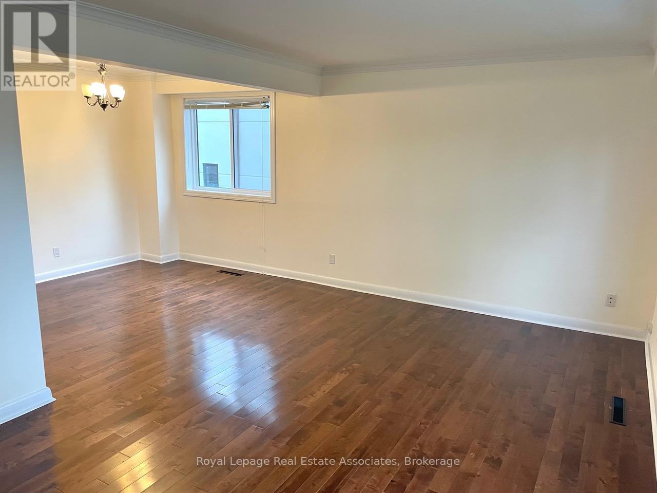 Photo 19 of 43 Broadview Avenue, Mississauga ON