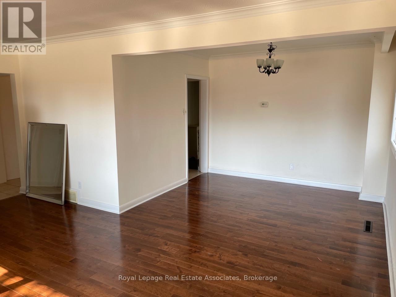 Photo 7 of 43 Broadview Avenue, Mississauga ON