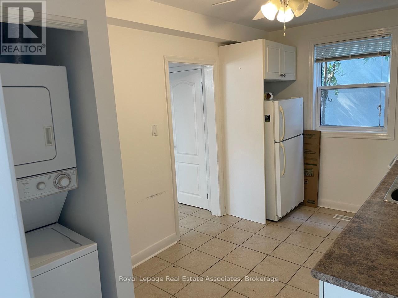 Photo 9 of 43 Broadview Avenue, Mississauga ON