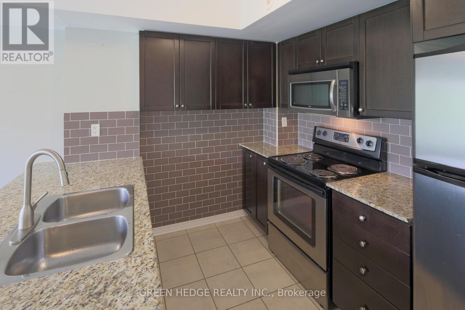 Photo 4 of 218 20 Elsie Lane, Toronto ON