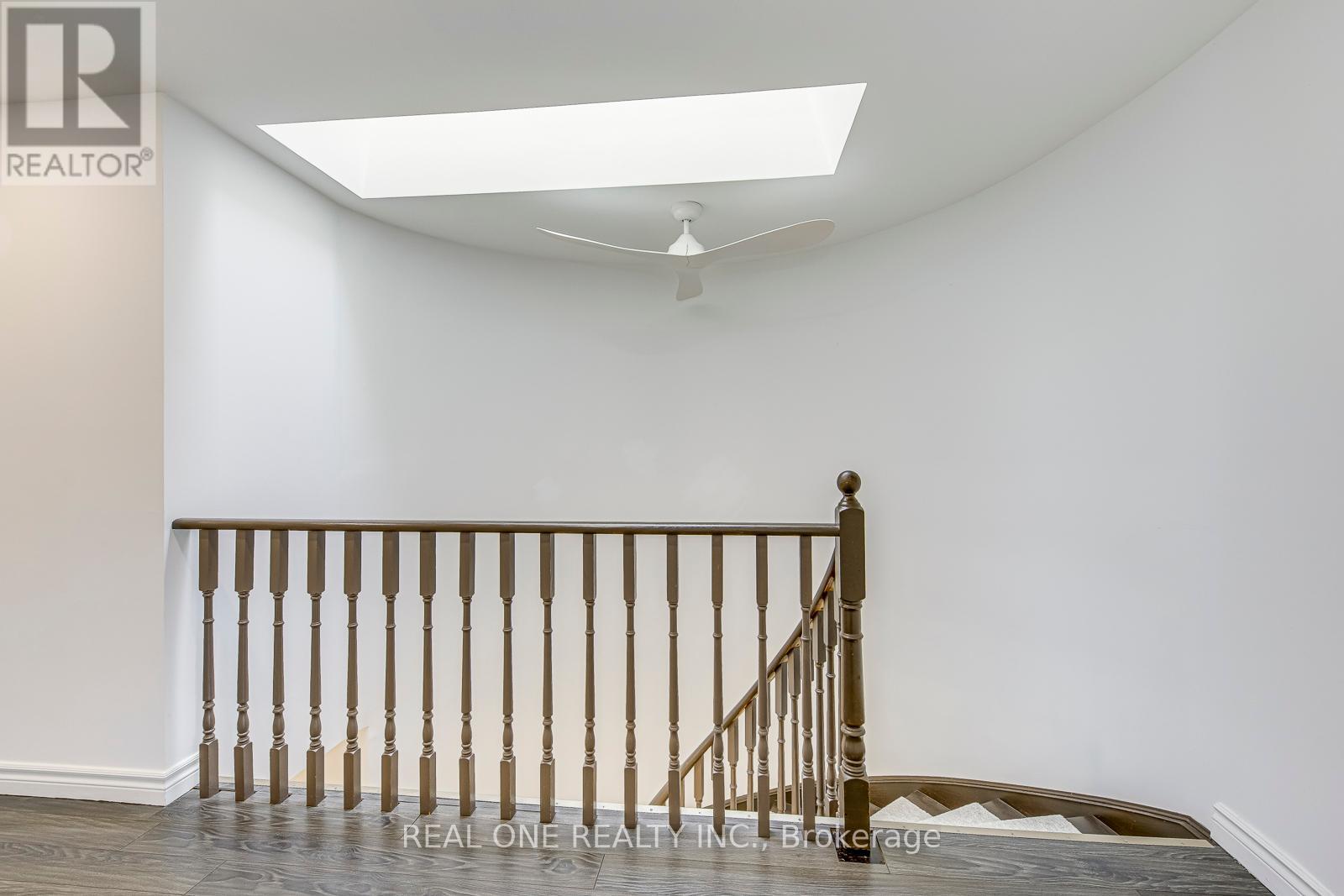 Photo 21 of 2075 Banbury Crescent, Oakville ON