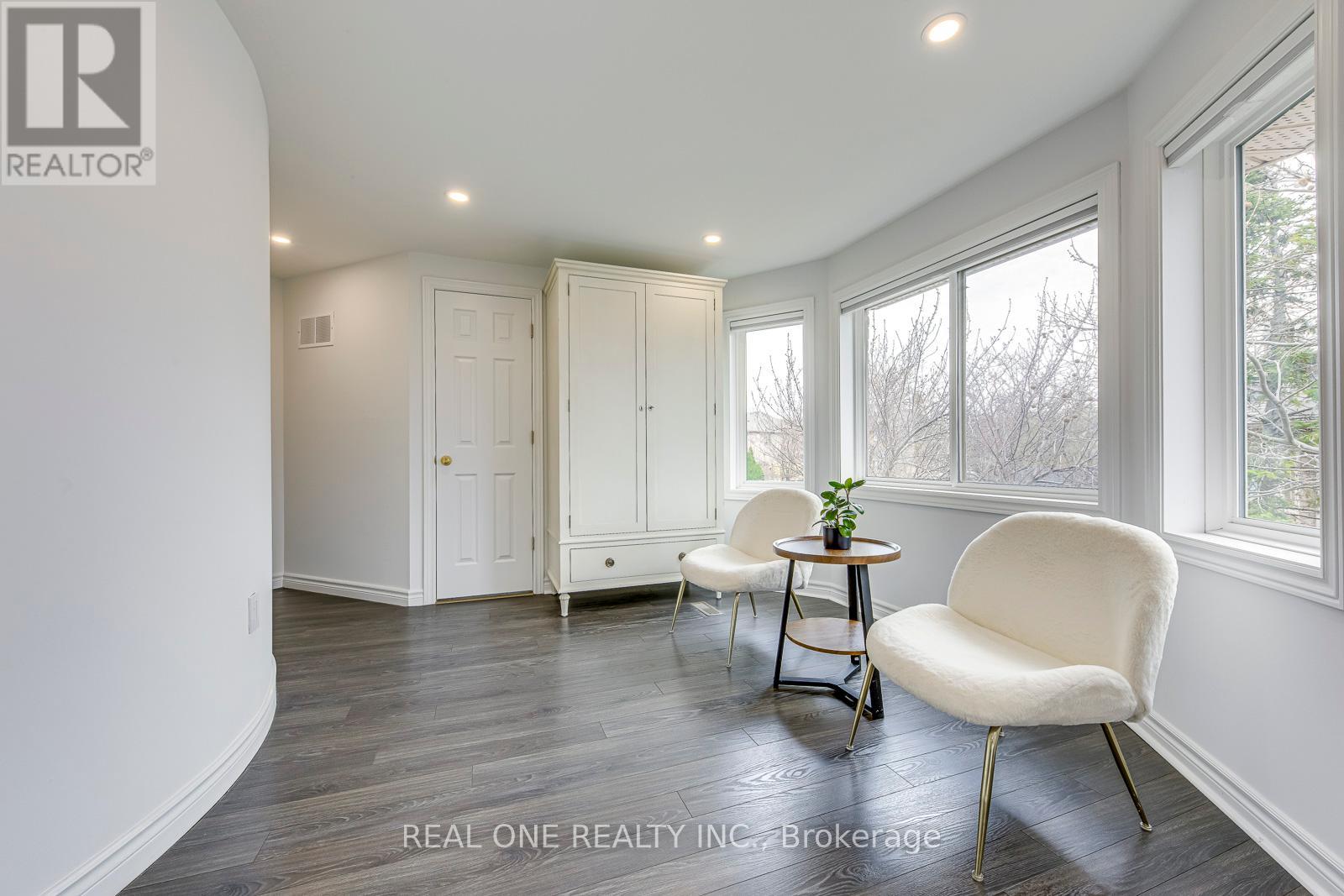 Photo 24 of 2075 Banbury Crescent, Oakville ON
