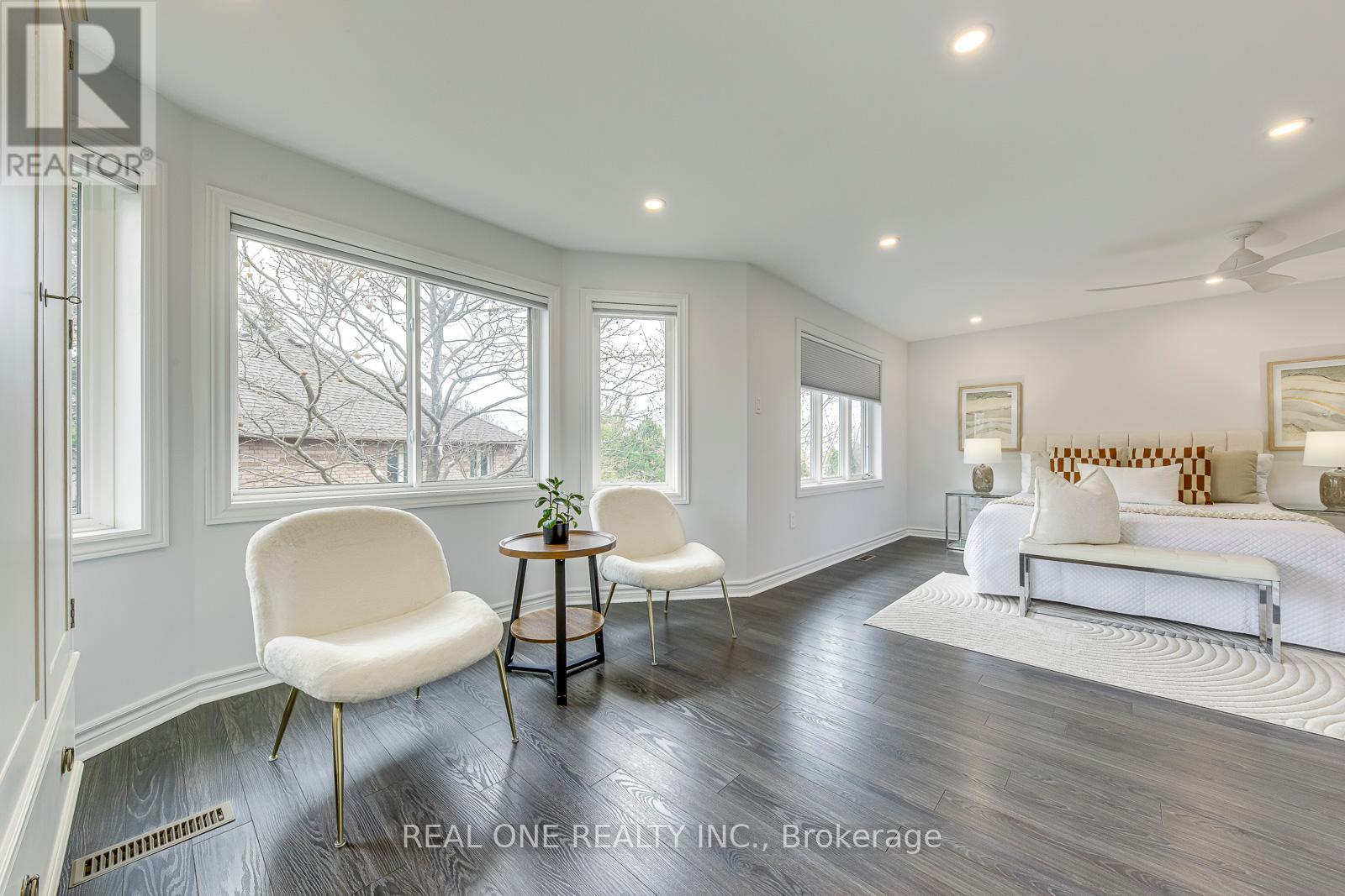 Photo 25 of 2075 Banbury Crescent, Oakville ON