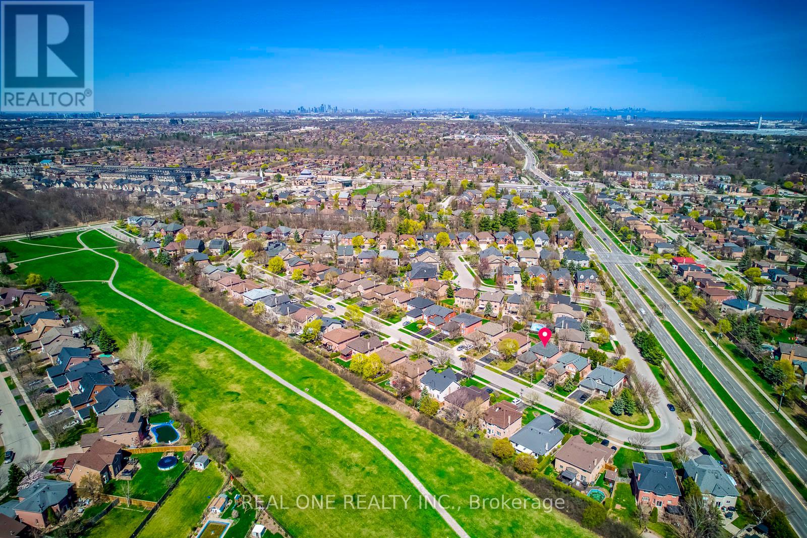 Photo 49 of 2075 Banbury Crescent, Oakville ON