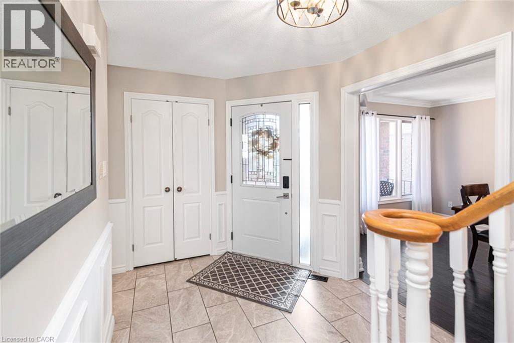 Photo 3 of 755 Templemead Drive, Hamilton ON