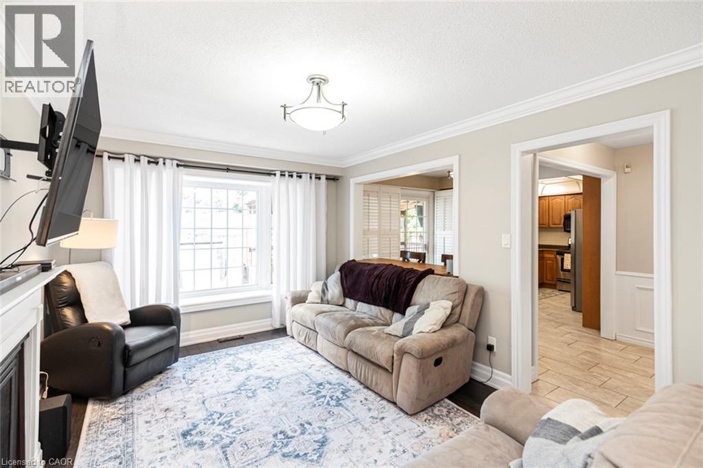 Photo 4 of 755 Templemead Drive, Hamilton ON