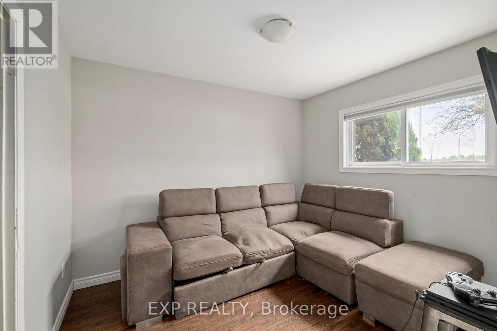 Photo 33 of 3862 Trafalgar Street, Thames Centre ON