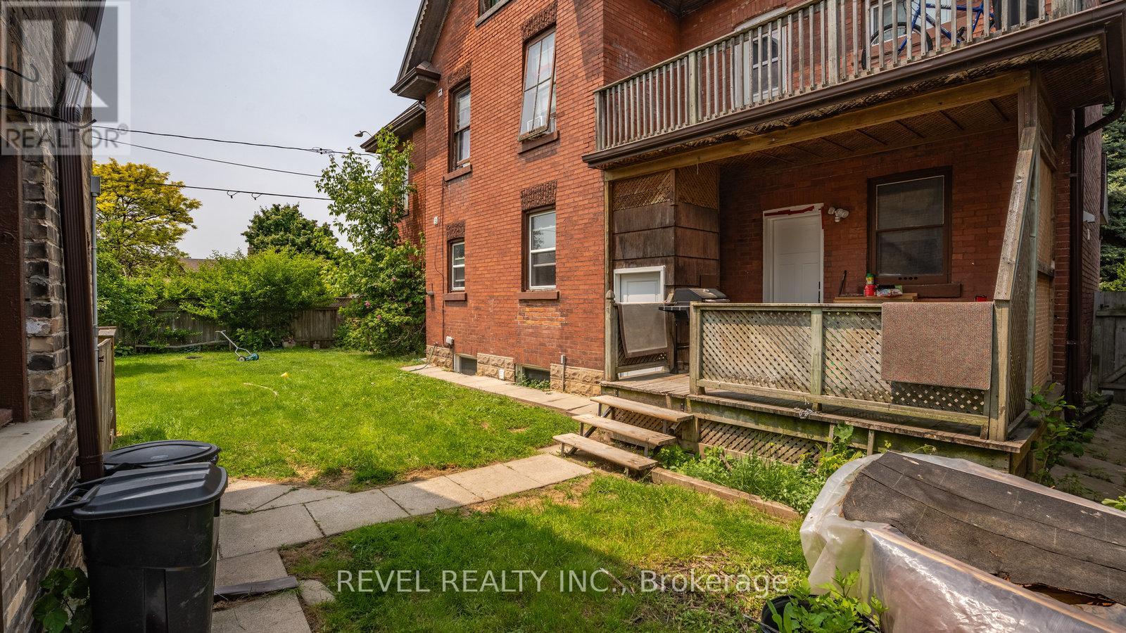 Photo 12 of 65 Victoria Street, Brantford ON