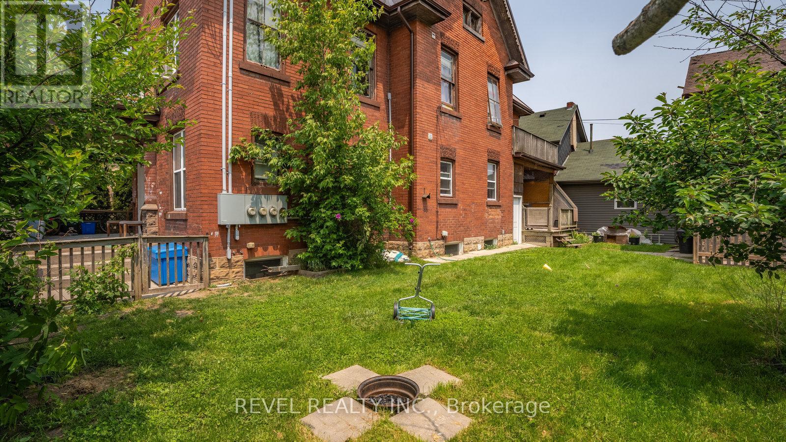 Photo 13 of 65 Victoria Street, Brantford ON