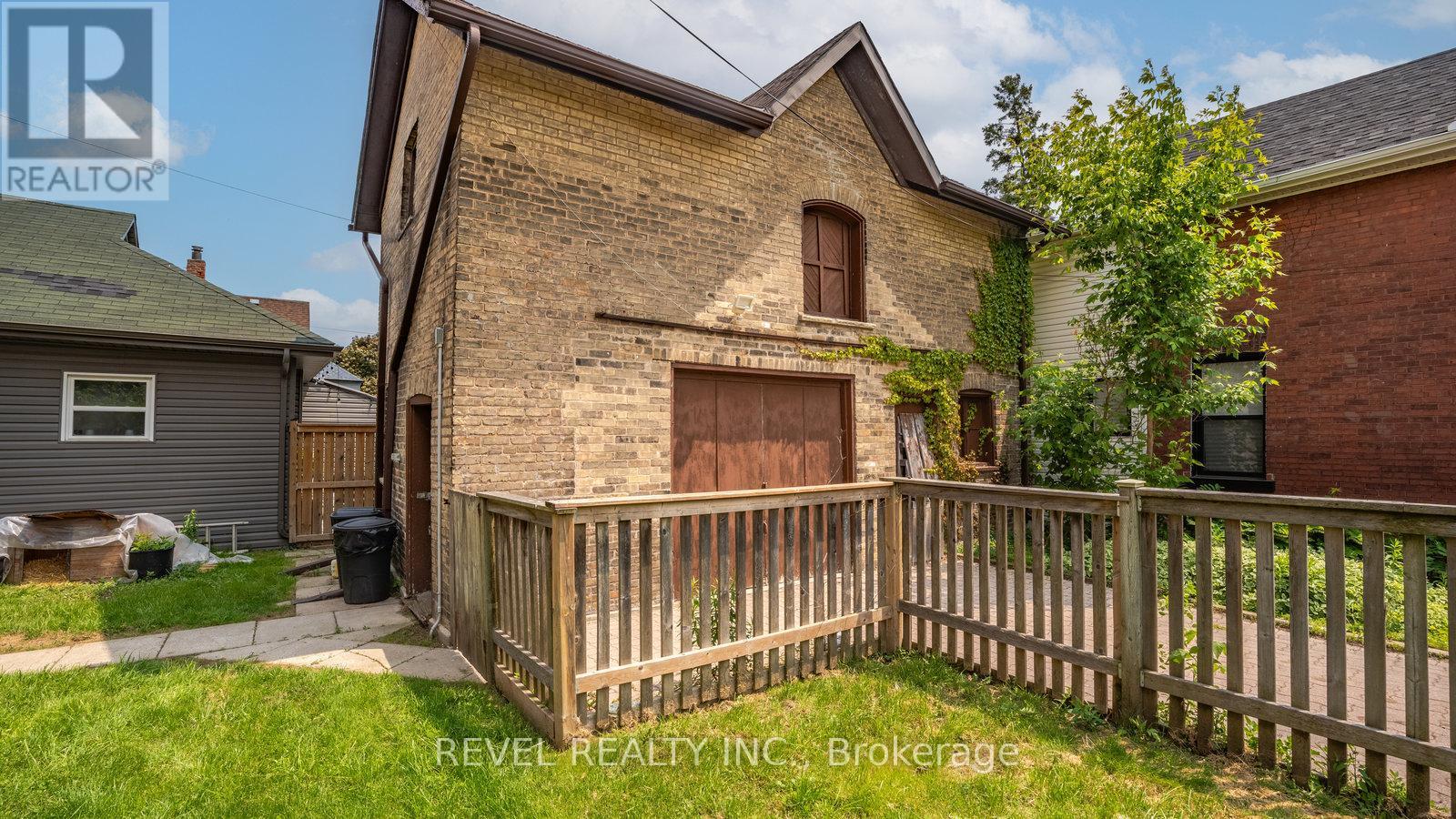 Photo 16 of 65 Victoria Street, Brantford ON