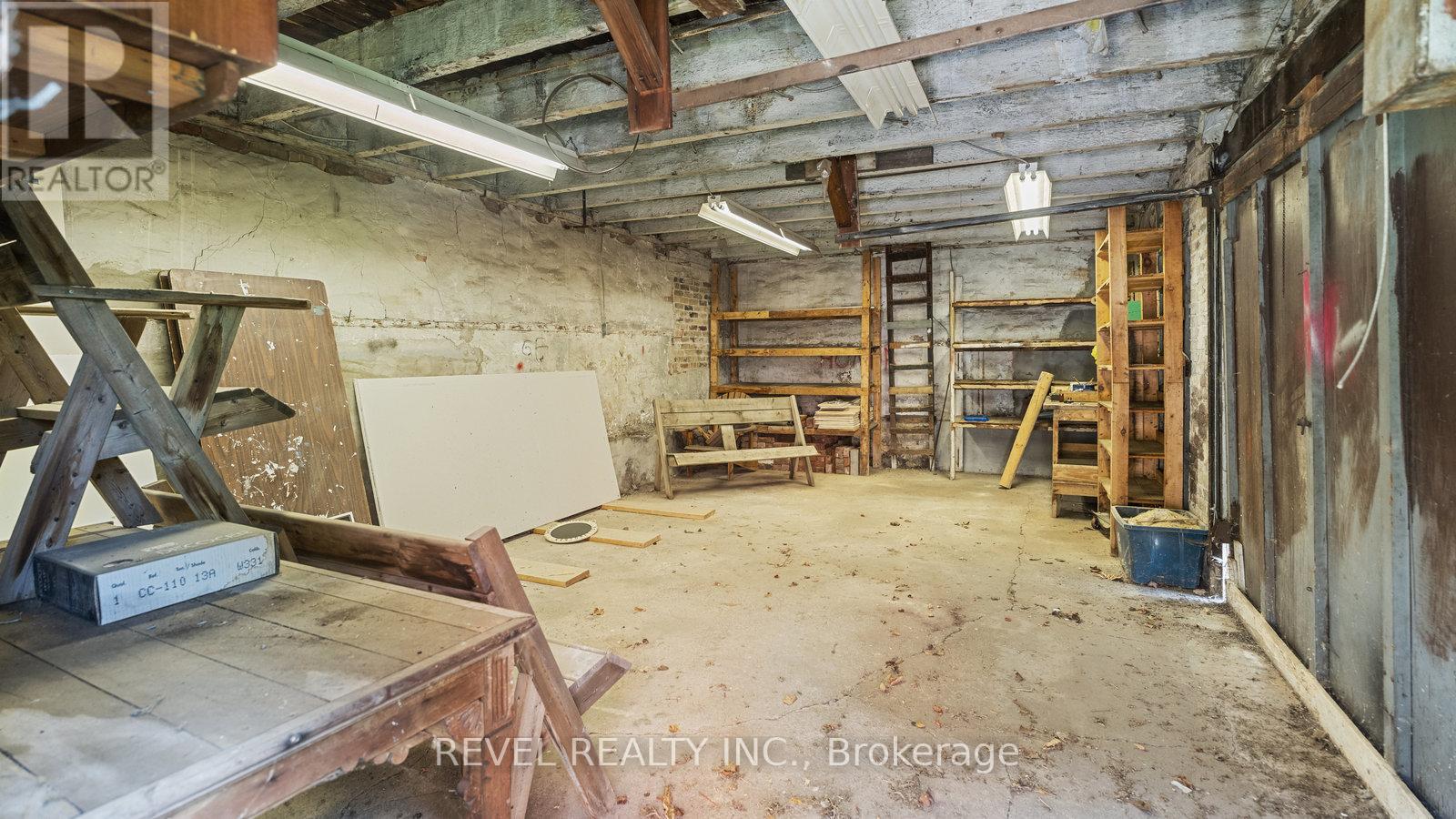 Photo 17 of 65 Victoria Street, Brantford ON