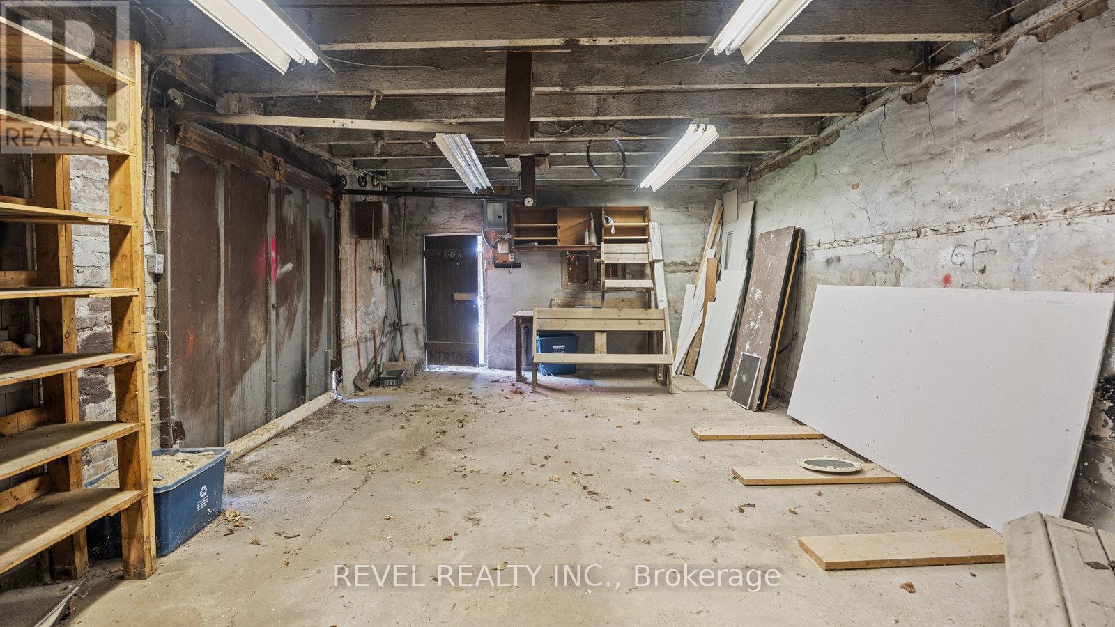 Photo 18 of 65 Victoria Street, Brantford ON