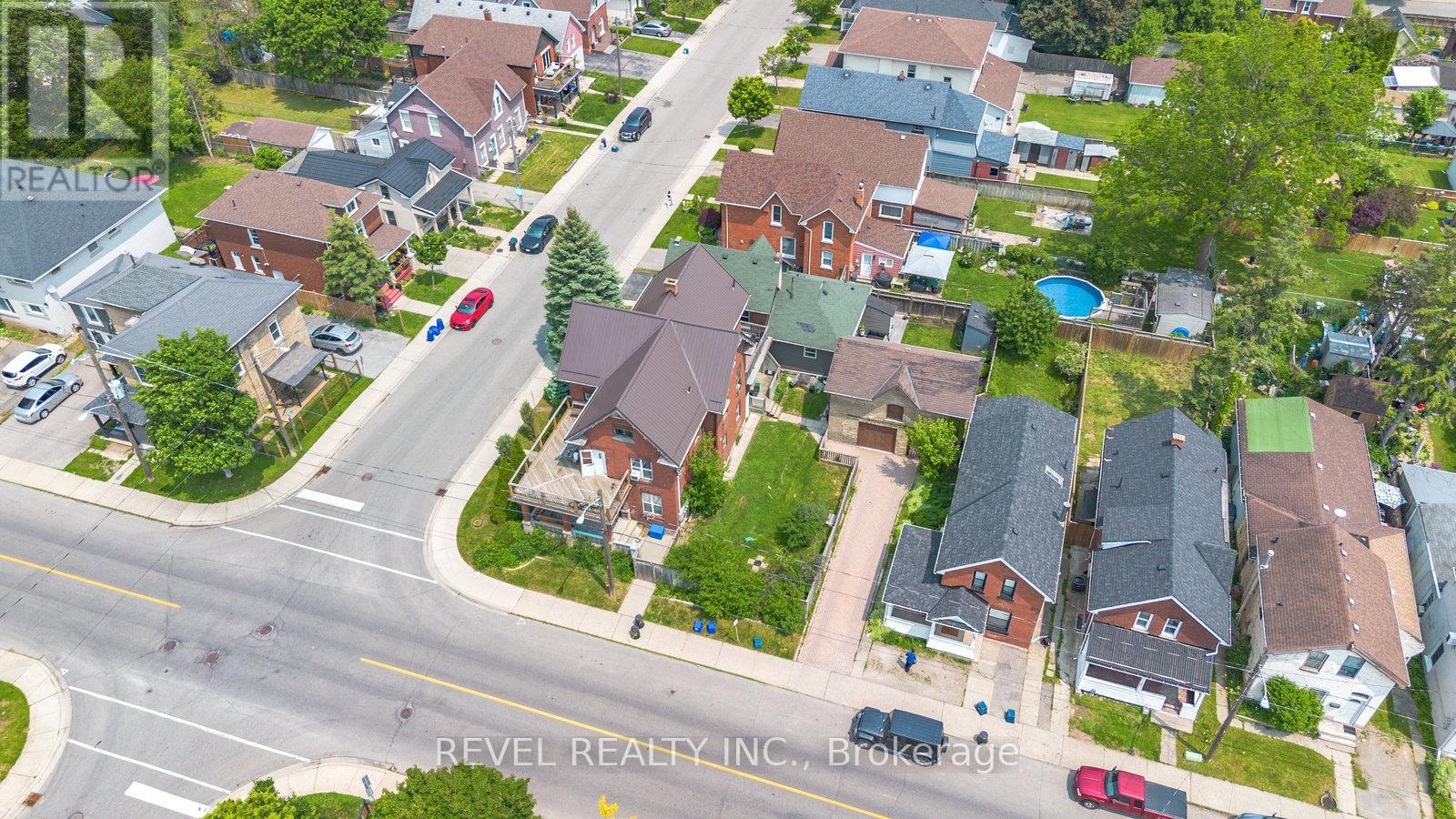 Photo 21 of 65 Victoria Street, Brantford ON