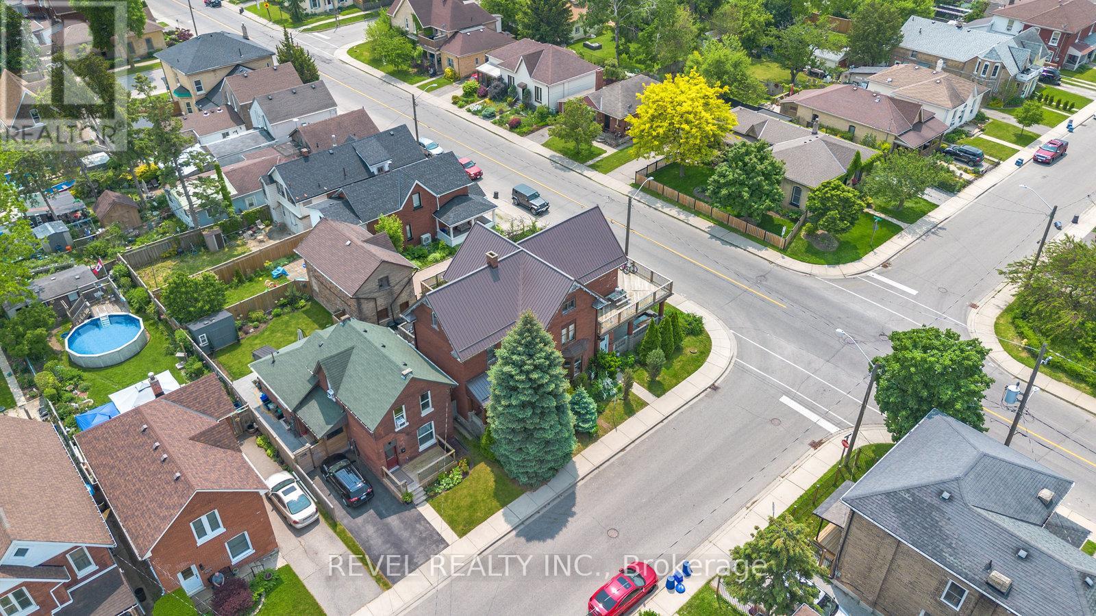 Photo 23 of 65 Victoria Street, Brantford ON