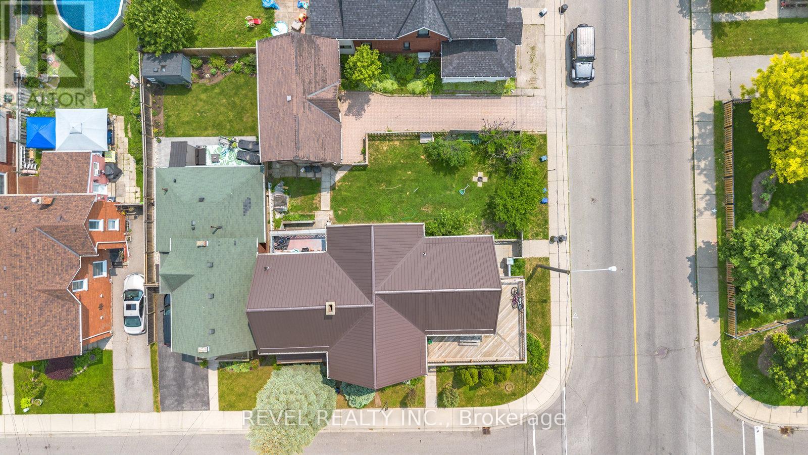 Photo 24 of 65 Victoria Street, Brantford ON