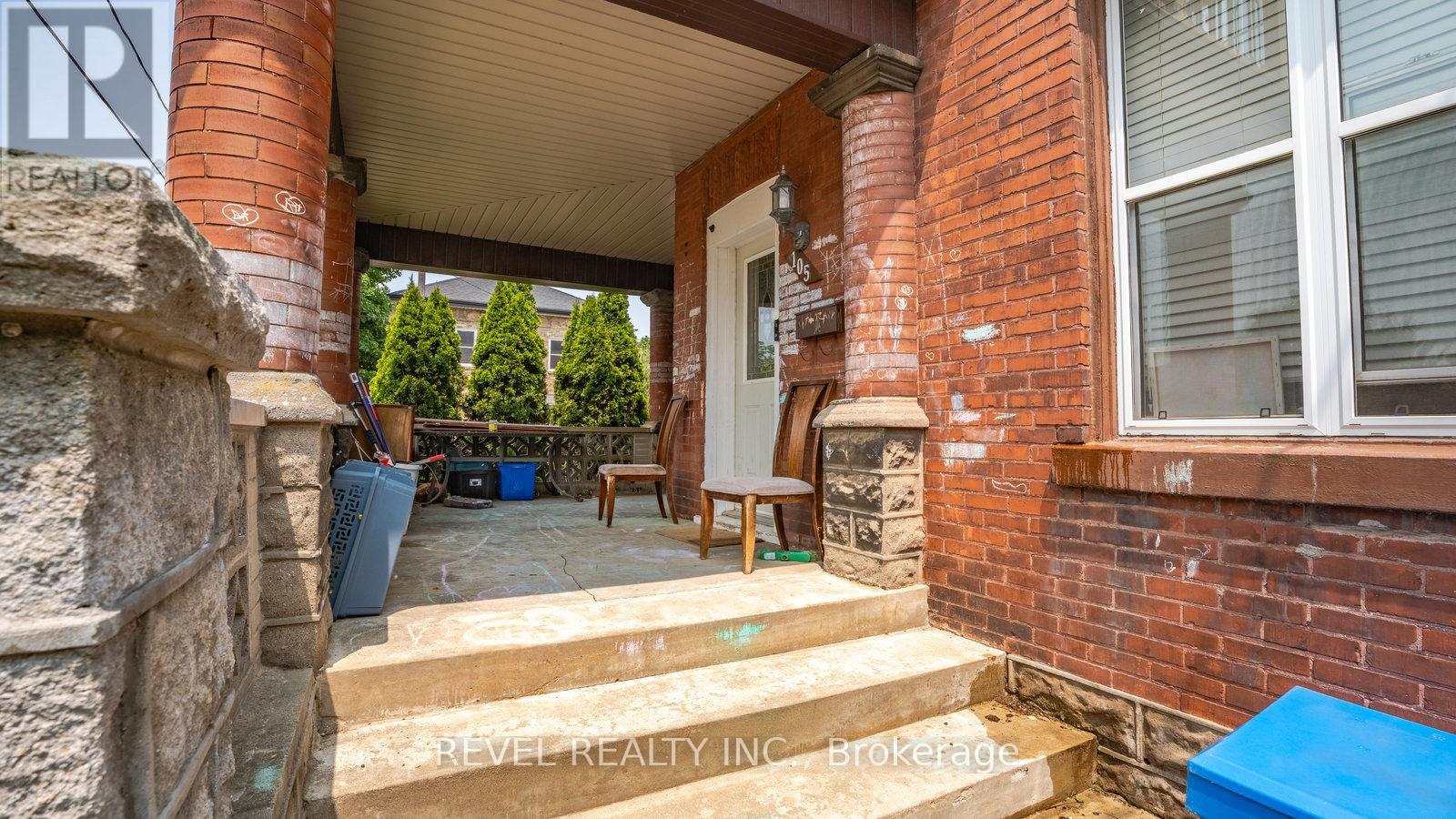 Photo 6 of 65 Victoria Street, Brantford ON