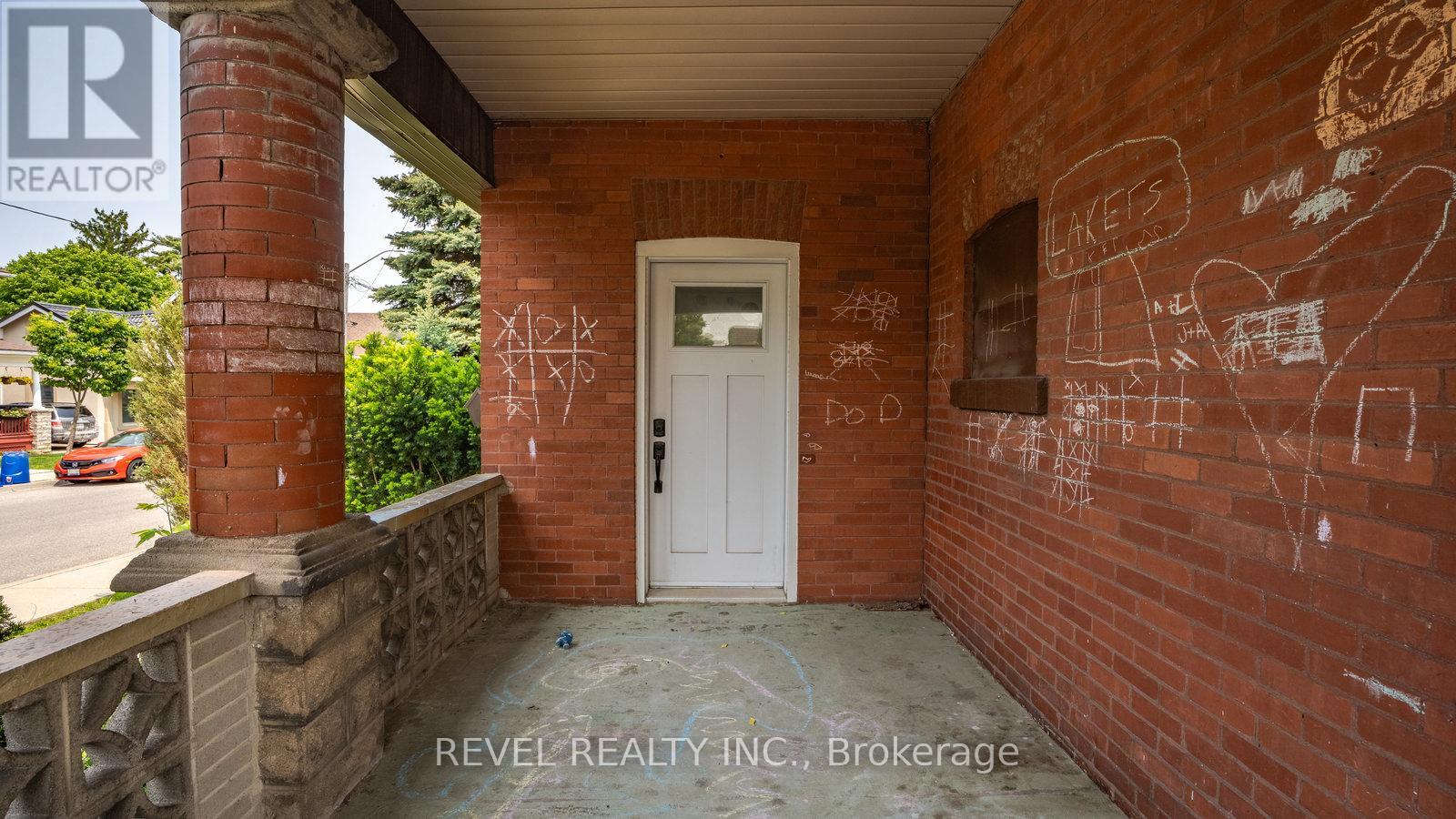Photo 8 of 65 Victoria Street, Brantford ON