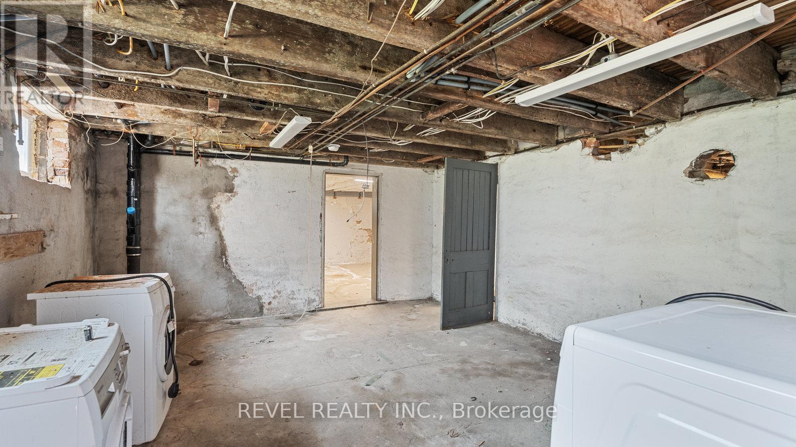 Photo 9 of 65 Victoria Street, Brantford ON