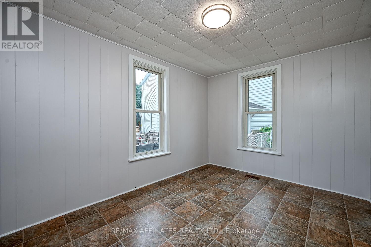 Photo 12 of 8 Winnifred Street N, Smiths Falls ON