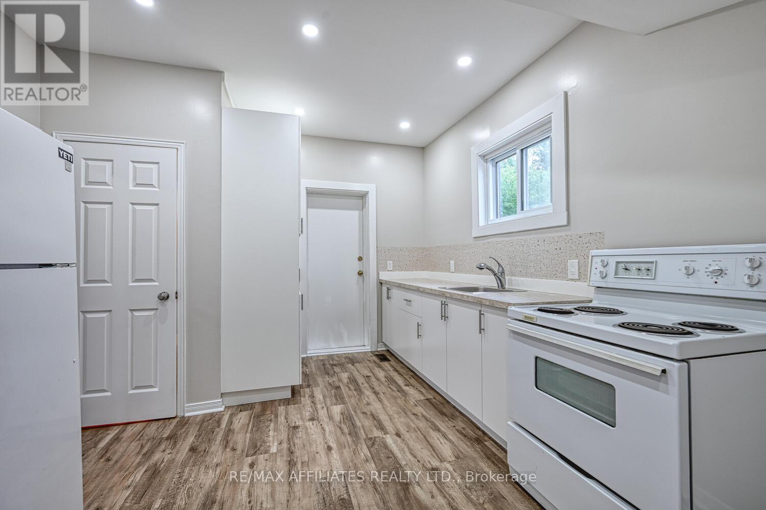 Photo 17 of 8 Winnifred Street N, Smiths Falls ON