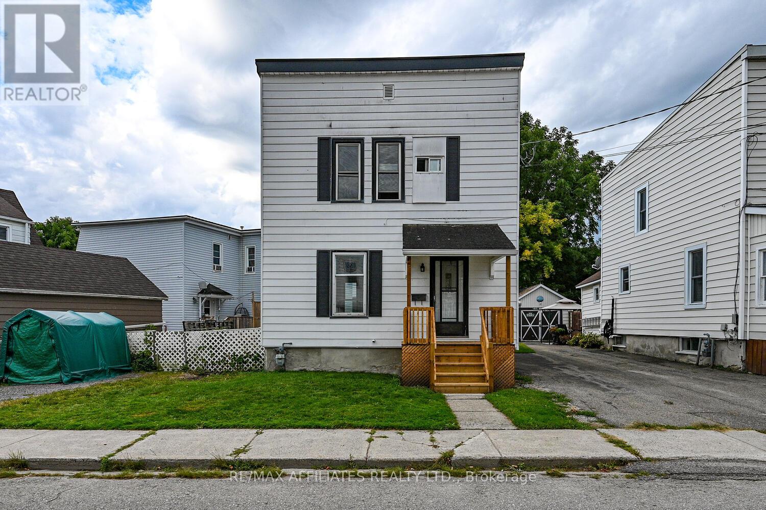 Photo 3 of 8 Winnifred Street N, Smiths Falls ON