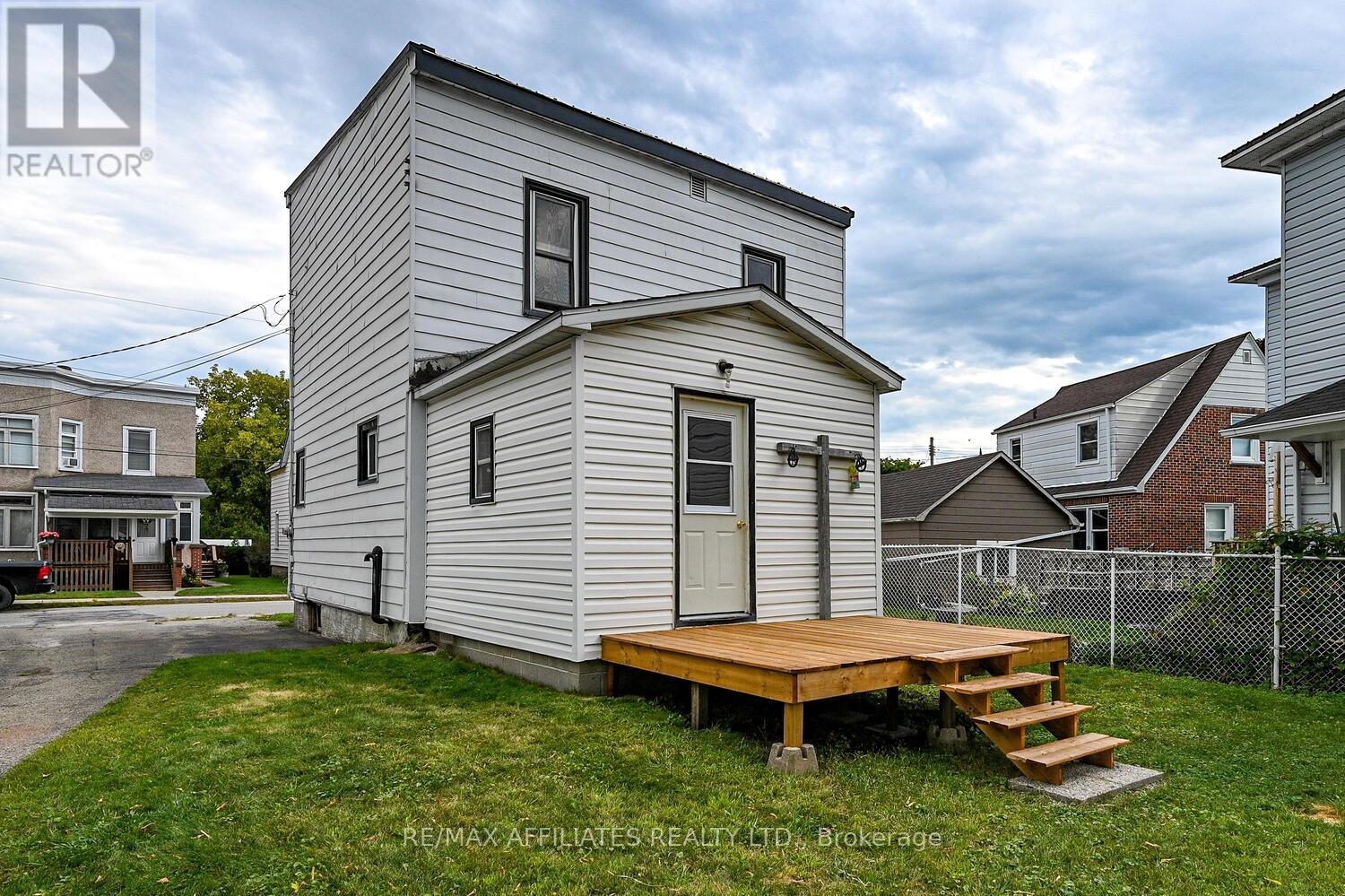 Photo 36 of 8 Winnifred Street N, Smiths Falls ON