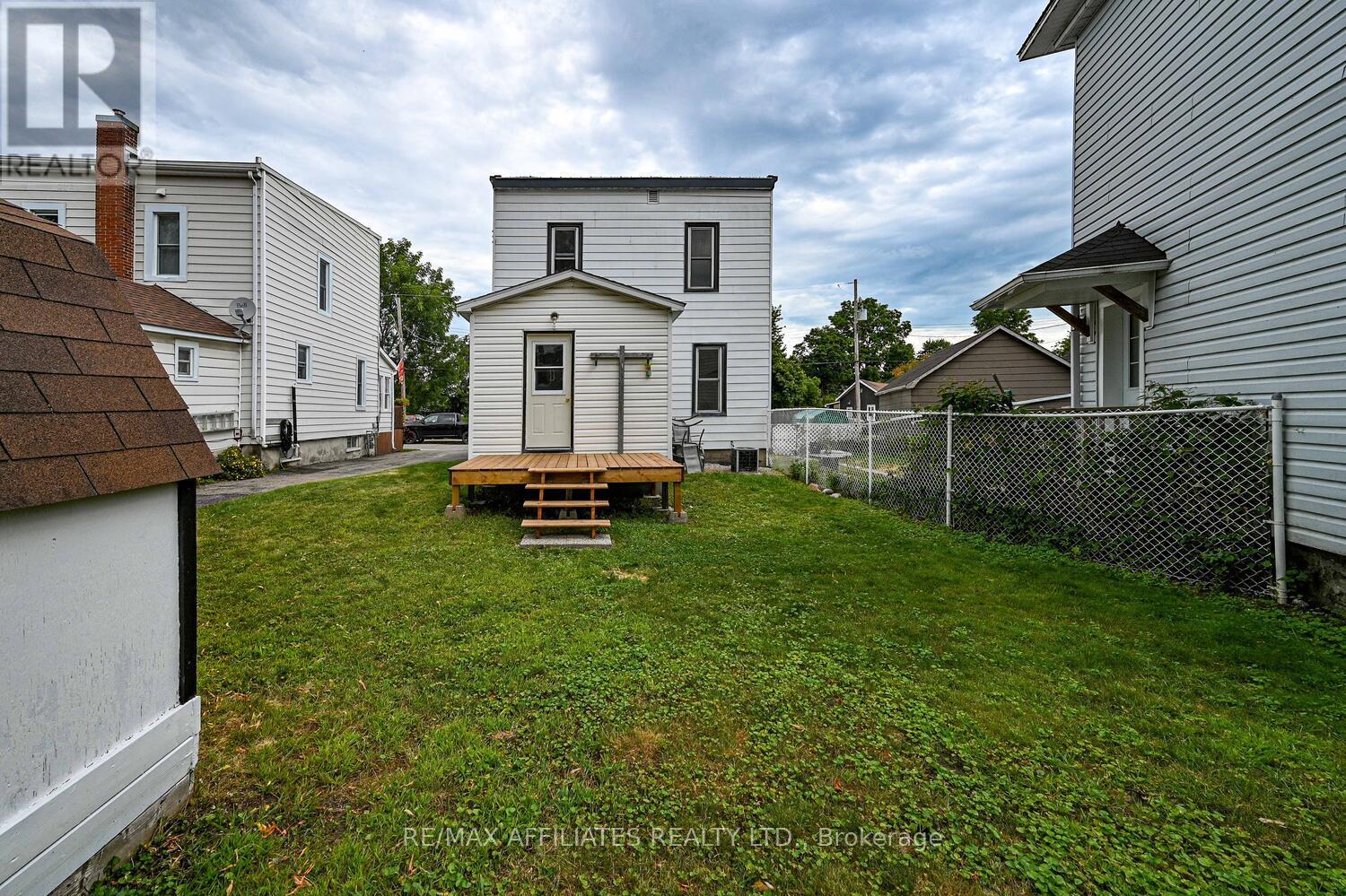 Photo 37 of 8 Winnifred Street N, Smiths Falls ON