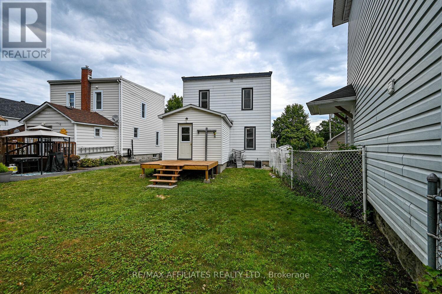 Photo 38 of 8 Winnifred Street N, Smiths Falls ON