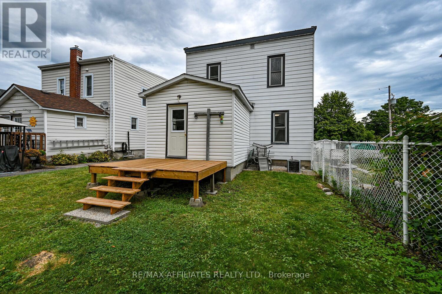 Photo 39 of 8 Winnifred Street N, Smiths Falls ON