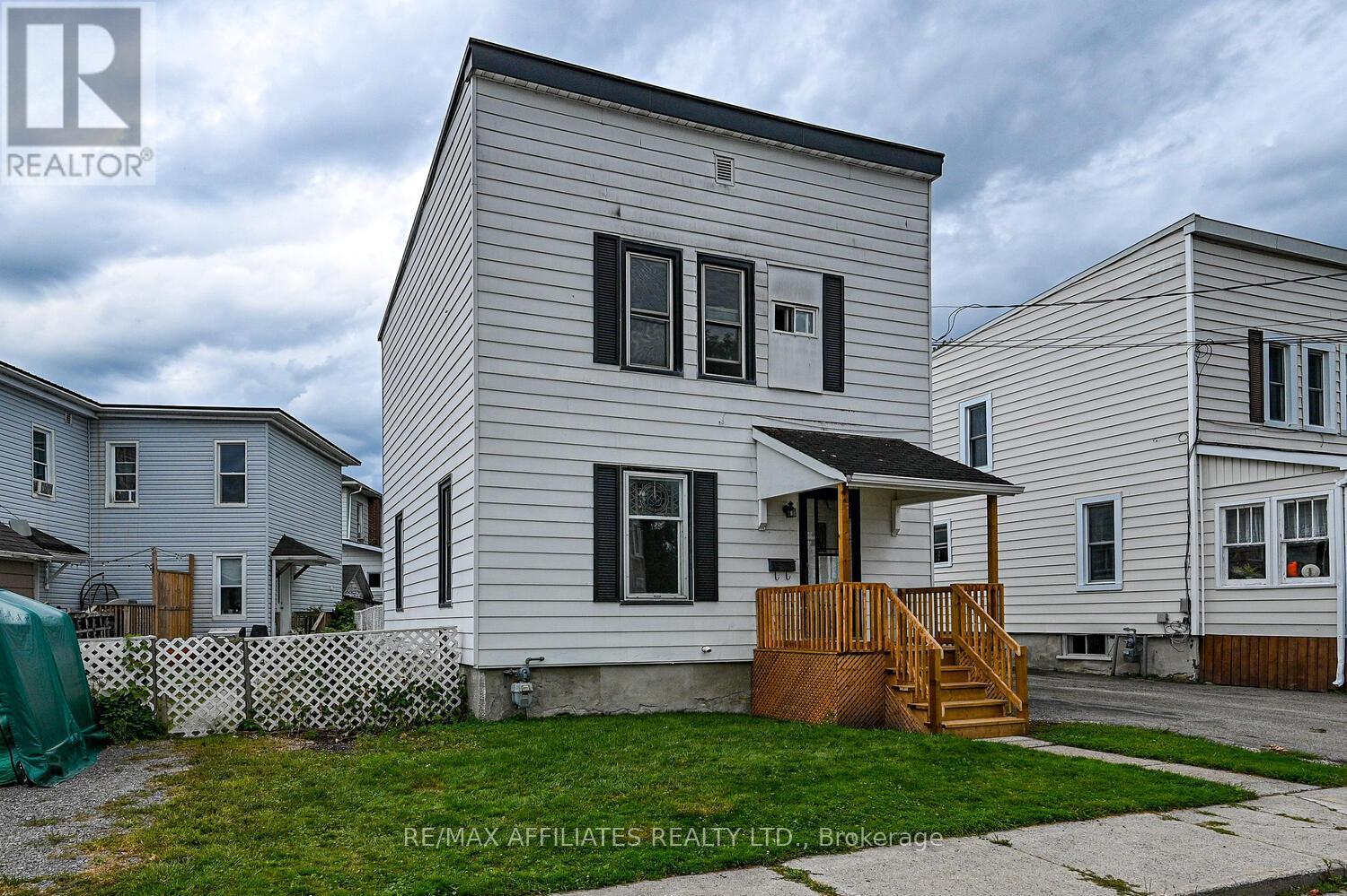 Photo 5 of 8 Winnifred Street N, Smiths Falls ON