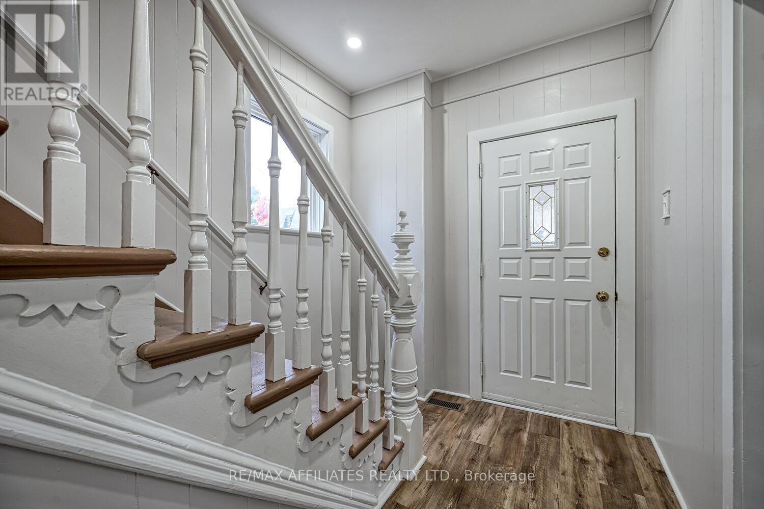 Photo 6 of 8 Winnifred Street N, Smiths Falls ON