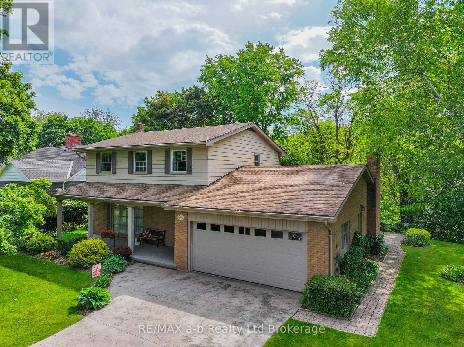 Photo 1 of 41 Parkwood Drive, Tillsonburg ON