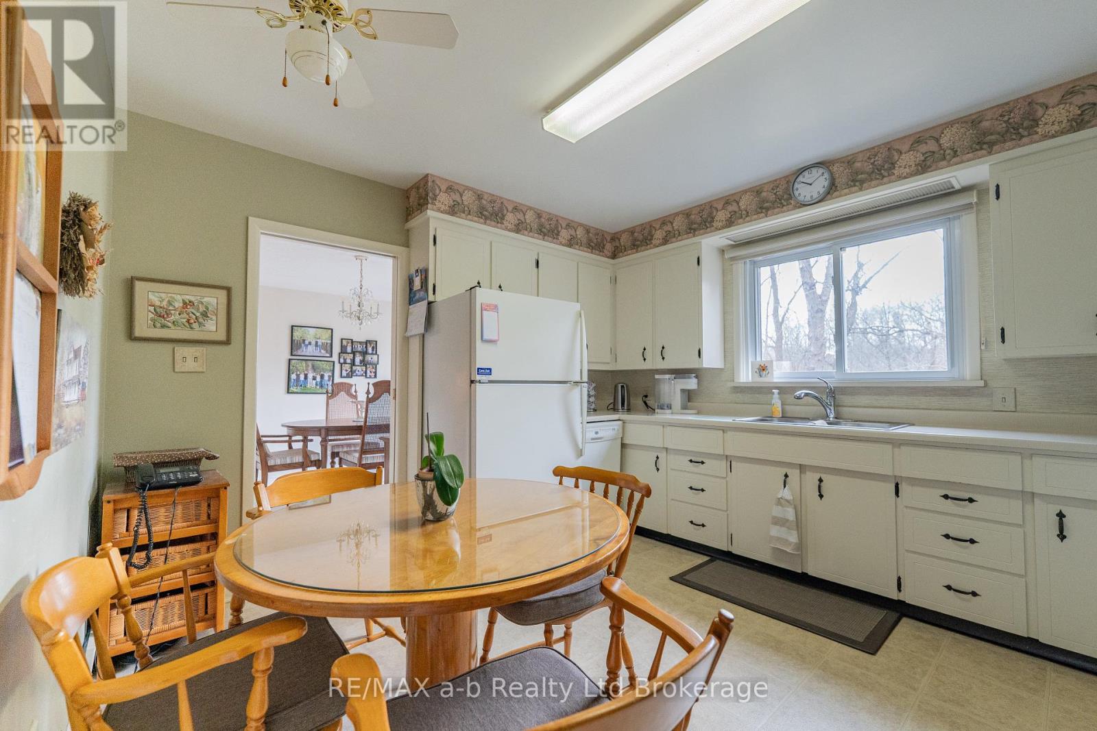 Photo 11 of 41 Parkwood Drive, Tillsonburg ON