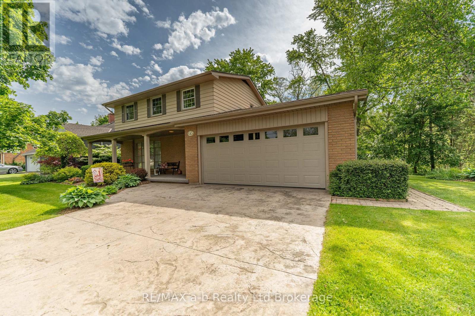 Photo 2 of 41 Parkwood Drive, Tillsonburg ON